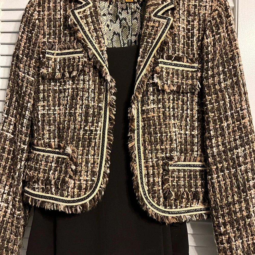 Misses Allen Schwartz 2-piece pant suit. Good condition. Size 12. $30 - Picture 1 of 4
